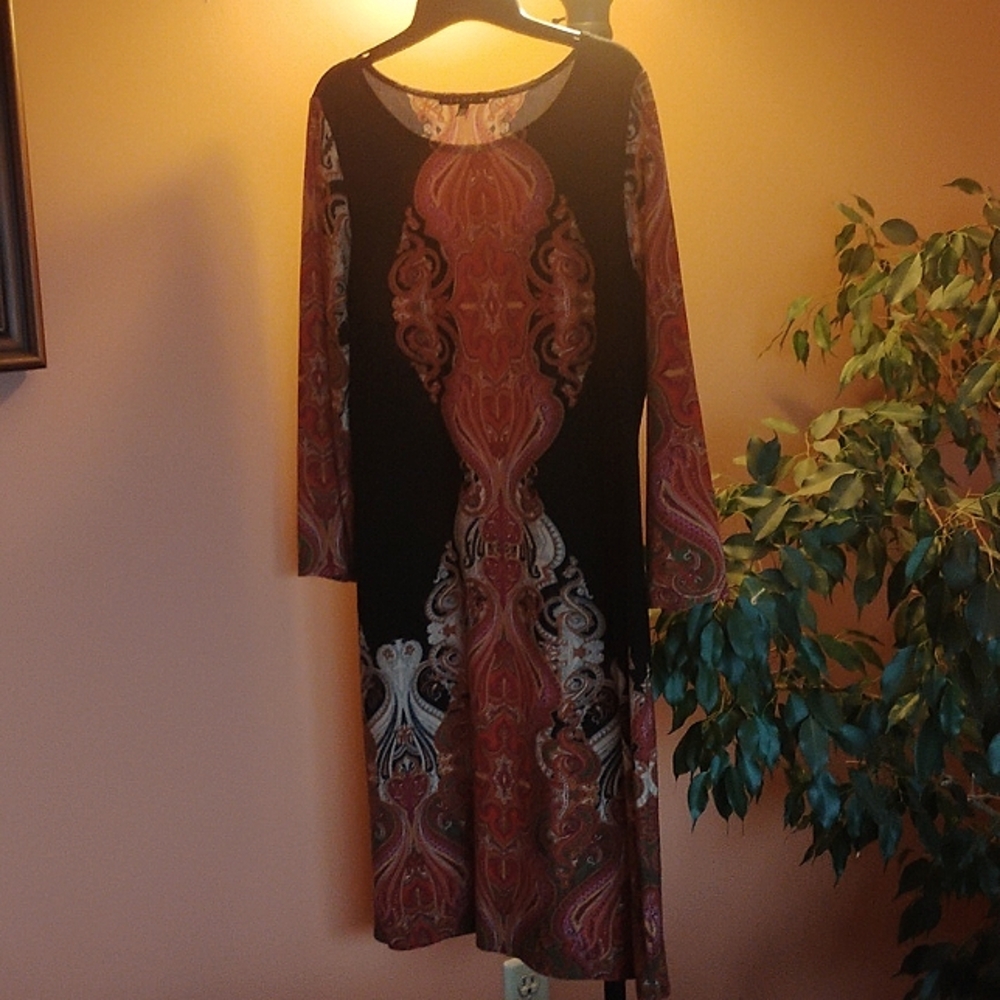 Light sweater-like knit.  Not heavy.  Flattering. Front and back same style.